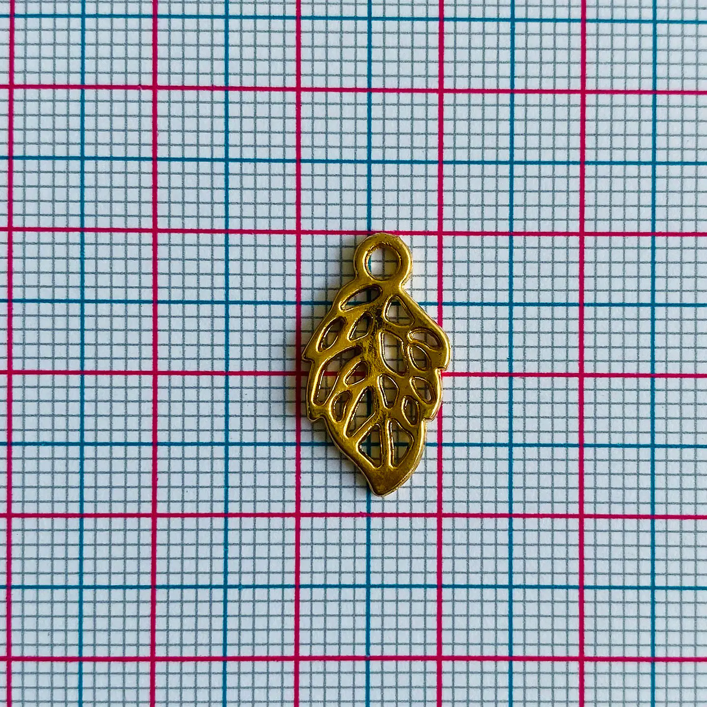 Dije de Hoja Calada • Baño de Oro • 11x18 mm 2