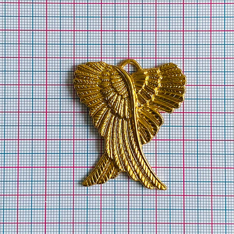 Dije de Alas de Ángel Cruzadas • Baño de Oro • 40x47 mm                      