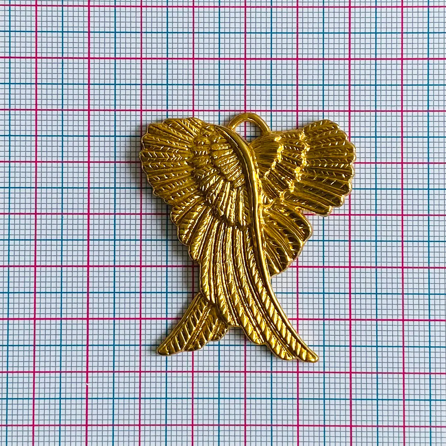 Dije de Alas de Ángel Cruzadas • Baño de Oro • 40x47 mm                       2