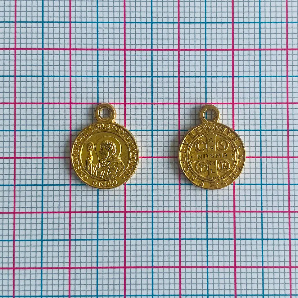 Dije Medalla de San Benito Pequeña • Baño de Oro • 13x15 mm                           2