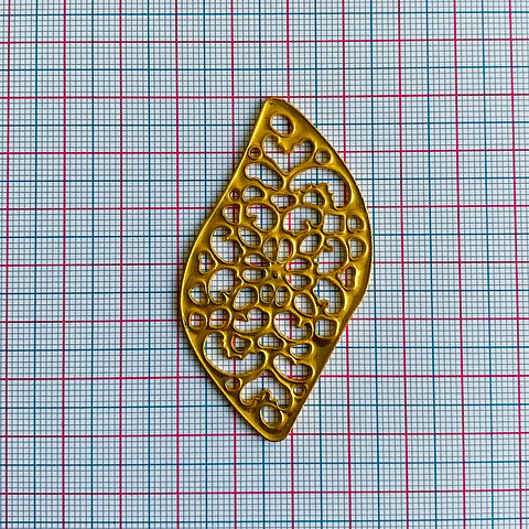 Dije de Hoja de Filigrana • Baño de Oro • 35x60 mm      