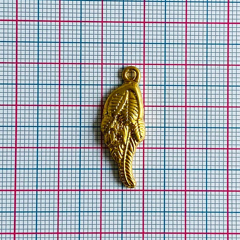 Dije de Ala de Ángel • Baño de Oro • 10x30 mm                       