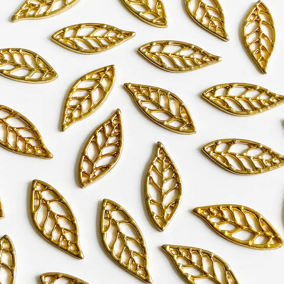 Separador Hoja Calada • Baño de Oro • 10x27 mm                             1