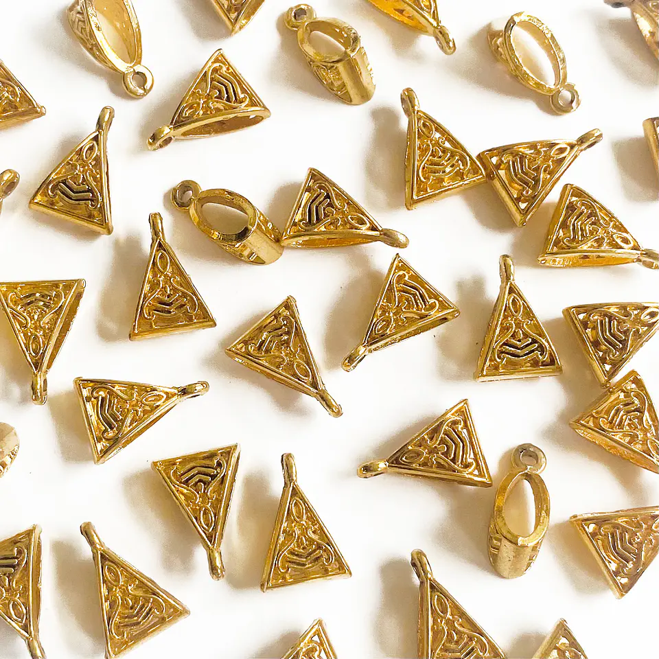 Portadije Triangular • Baño de Oro • 10x15 mm 1