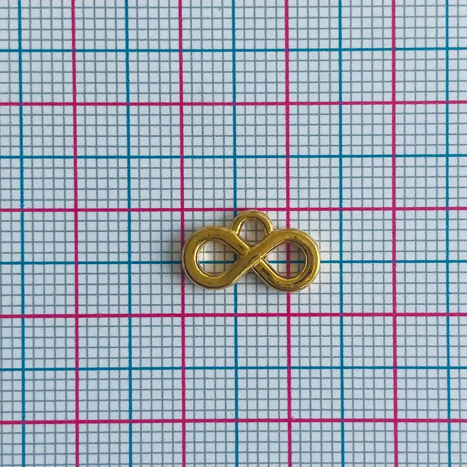Dije de Infinito Liso • Baño de Oro • 13x8 mm 2