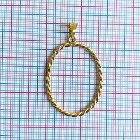 Dije Marco Ovalado Entorchado • Baño de Oro • 33x55 mm