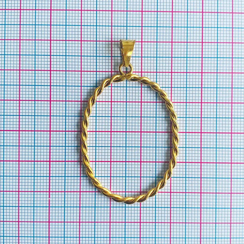 Dije Marco Ovalado Entorchado • Baño de Oro • 33x55 mm 2