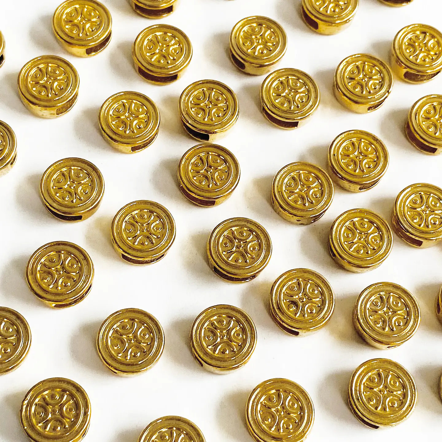 Separador Rondel de Cruz • Baño de Oro • 10x10 mm 1