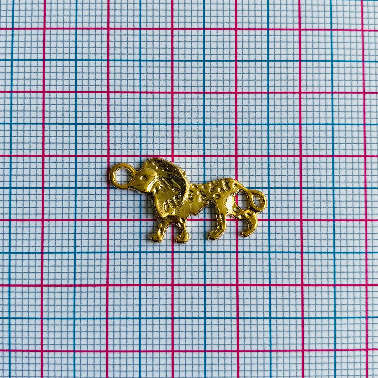 Dije de León • Baño de Oro • 25x14 mm 2