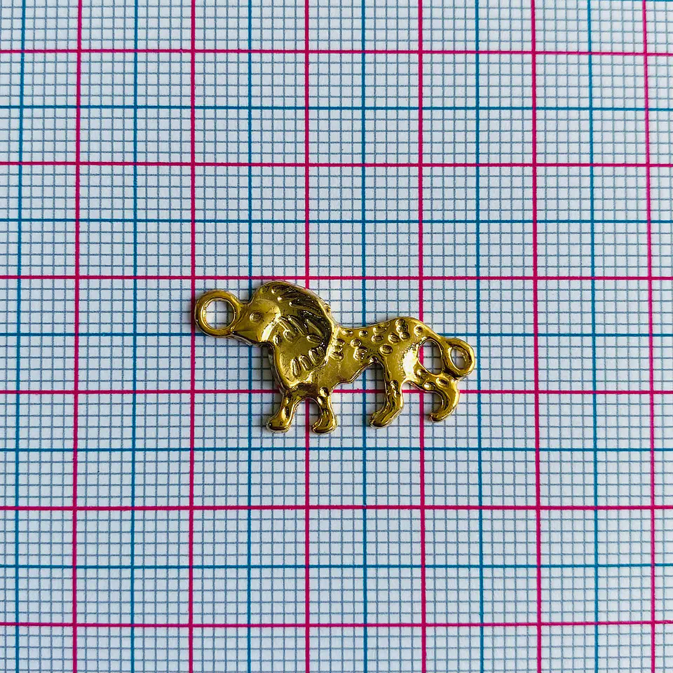 Dije de León • Baño de Oro • 25x14 mm 2