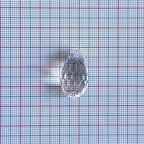Dije Gota Facetada • Acrílico • 15x25 mm