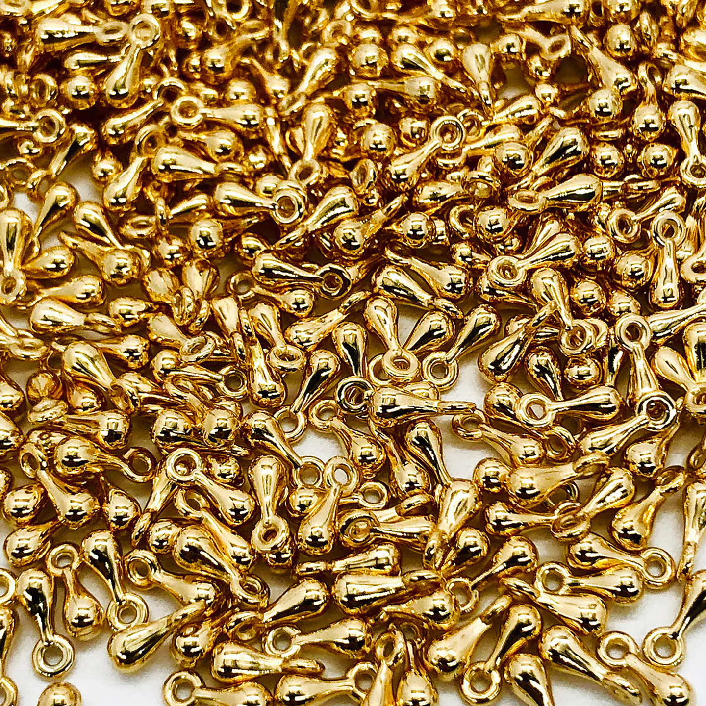 Dije gota pequeña • Baño de Oro • 3x7 mm 1