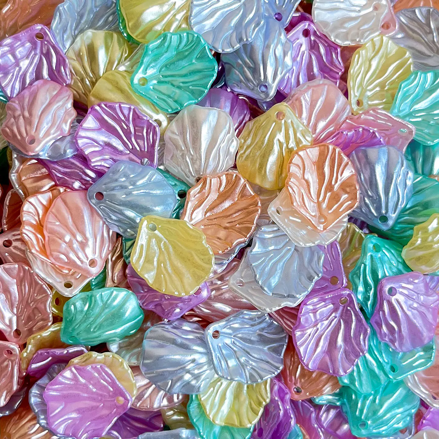 Dije Hoja Perlada • Plástica • 15x18 mm 3