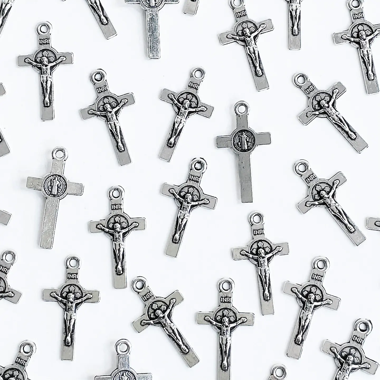 Dije Cruz de San Benito con Crucifijo • Zamak • 12x22 mm 1