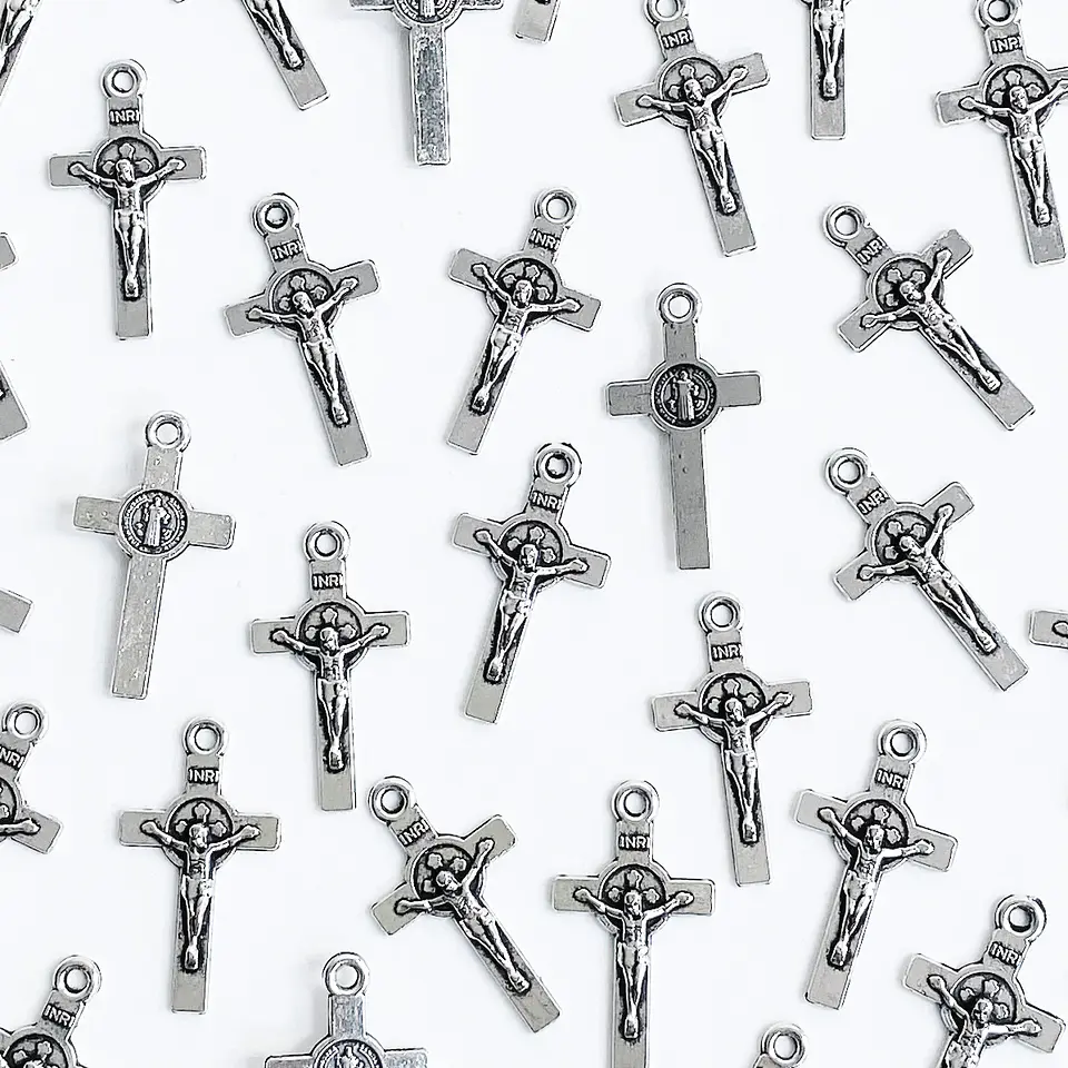 Dije Cruz de San Benito con Crucifijo • Zamak • 12x22 mm 1