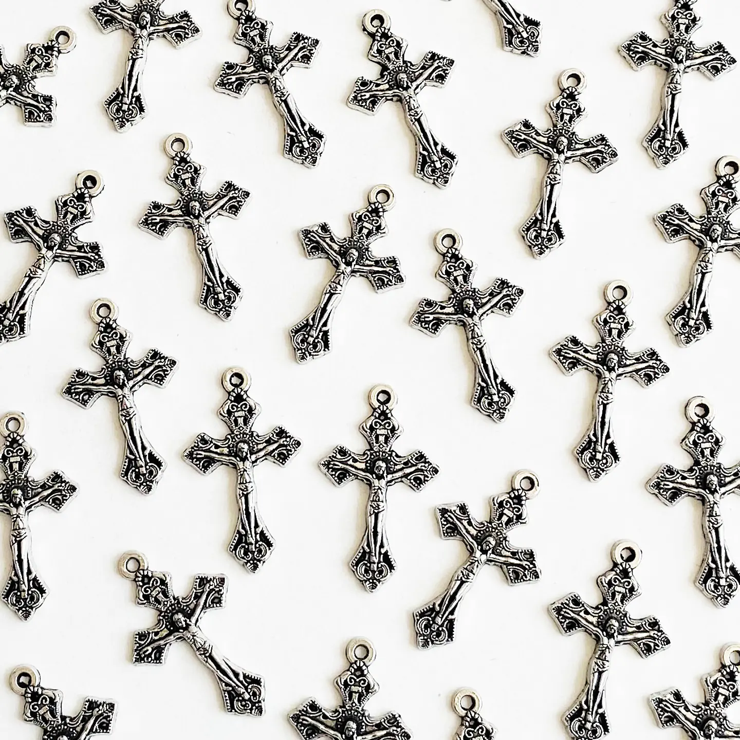 Dije Crucifijo Barroco • Zamak • 15x25 mm 1