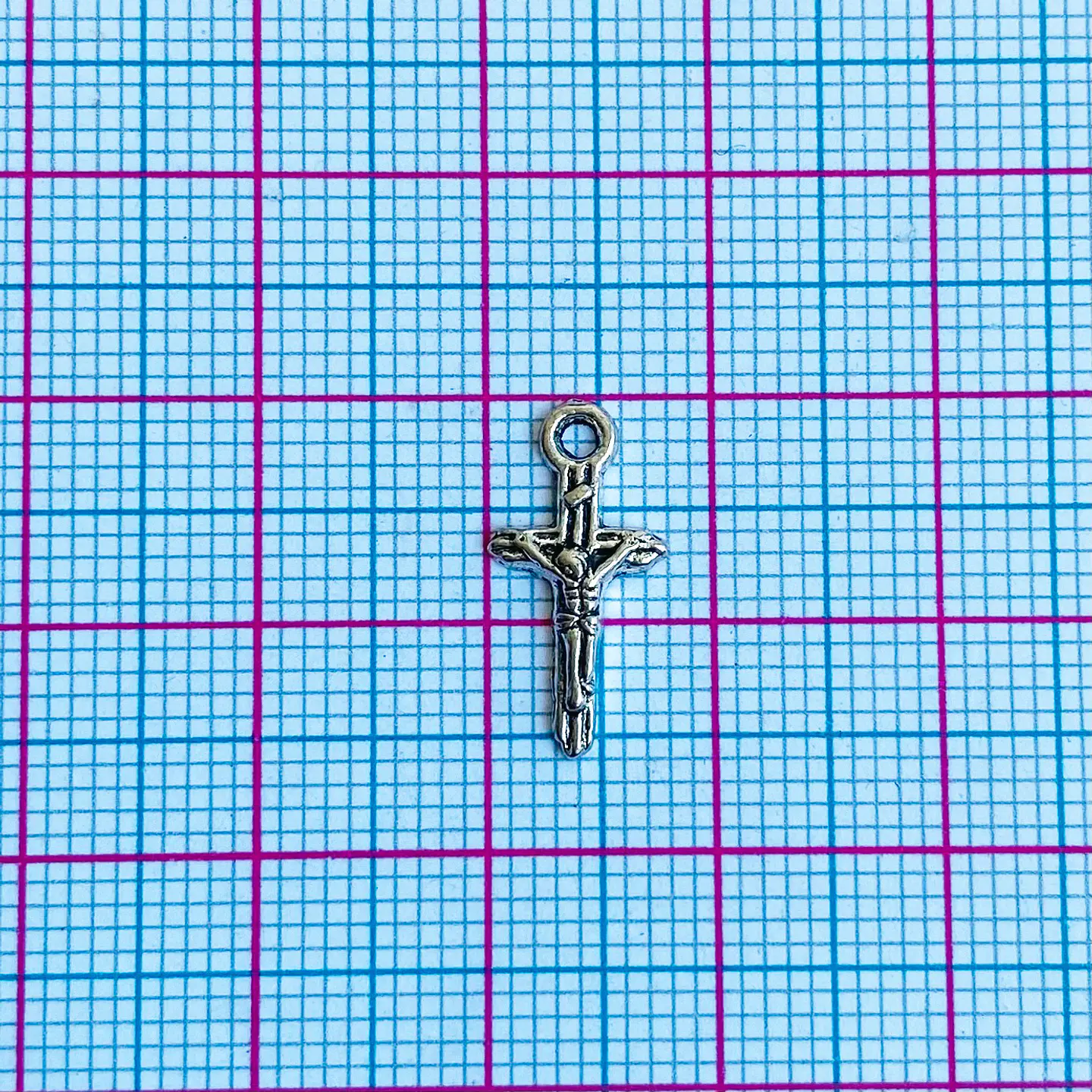 Dije Crucifijo de Jesús Mini • Zamak • 8x16 mm 2