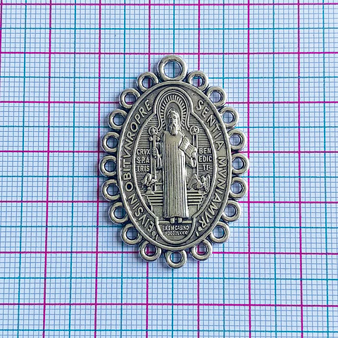 Medalla San Benito • Zamak • 43x30 mm