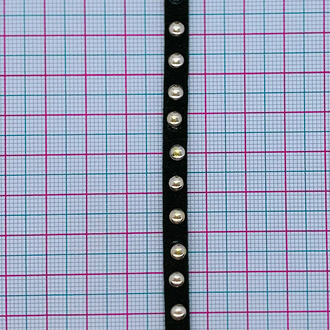 Cuero plano con tache redondo • 6 mm