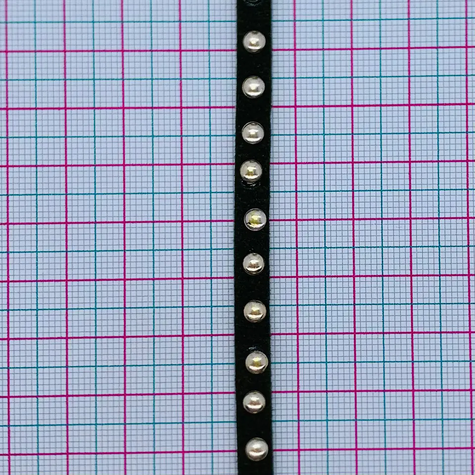 Cuero plano con tache redondo • 6 mm 2