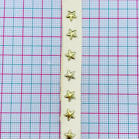 Cuero plano con taches de estrellas • 10 mm