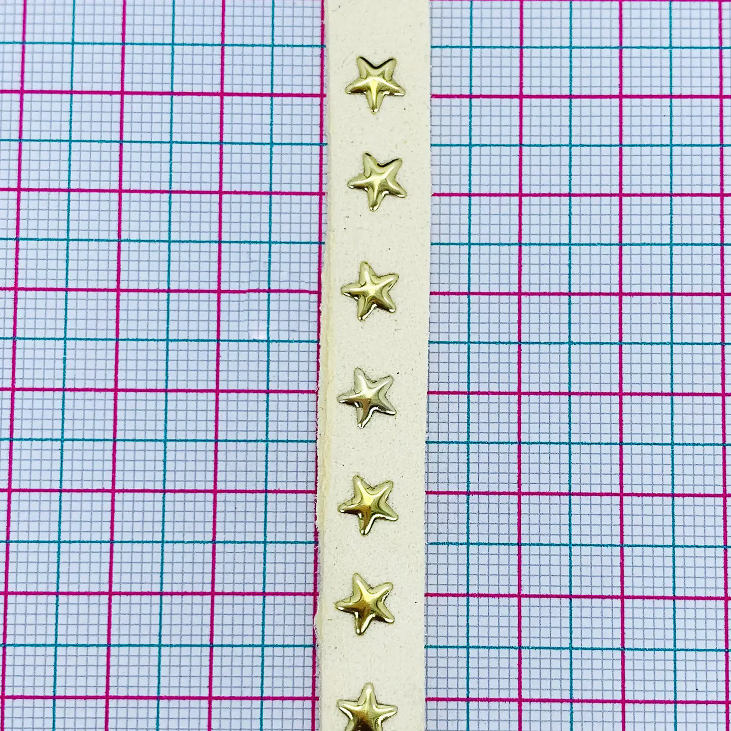 Cuero plano con taches de estrellas • 10 mm 2