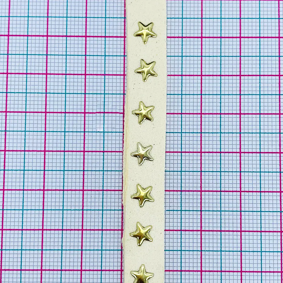 Cuero plano con taches de estrellas • 10 mm 2