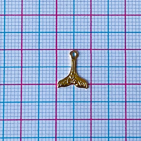Mini Dije Cola de Sirena • Baño de Oro • 11x10 mm