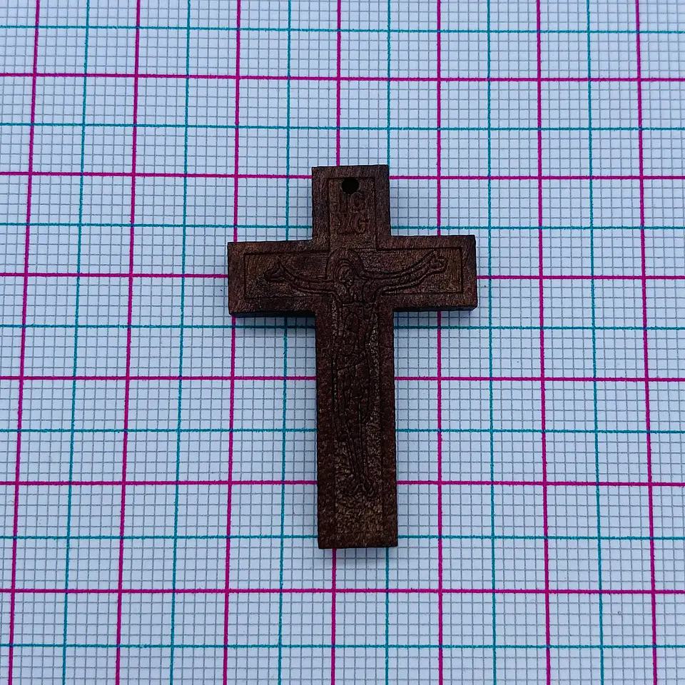 Dije Cruz Cristo Tallado Café • Madera • 24x37 mm 2