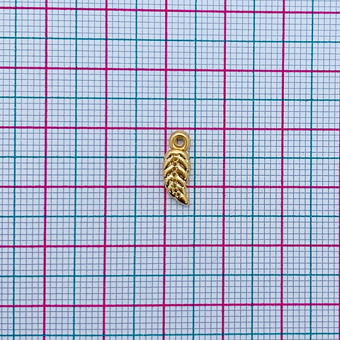 Mini Dije Pluma • Baño de Oro • 5x13 mm