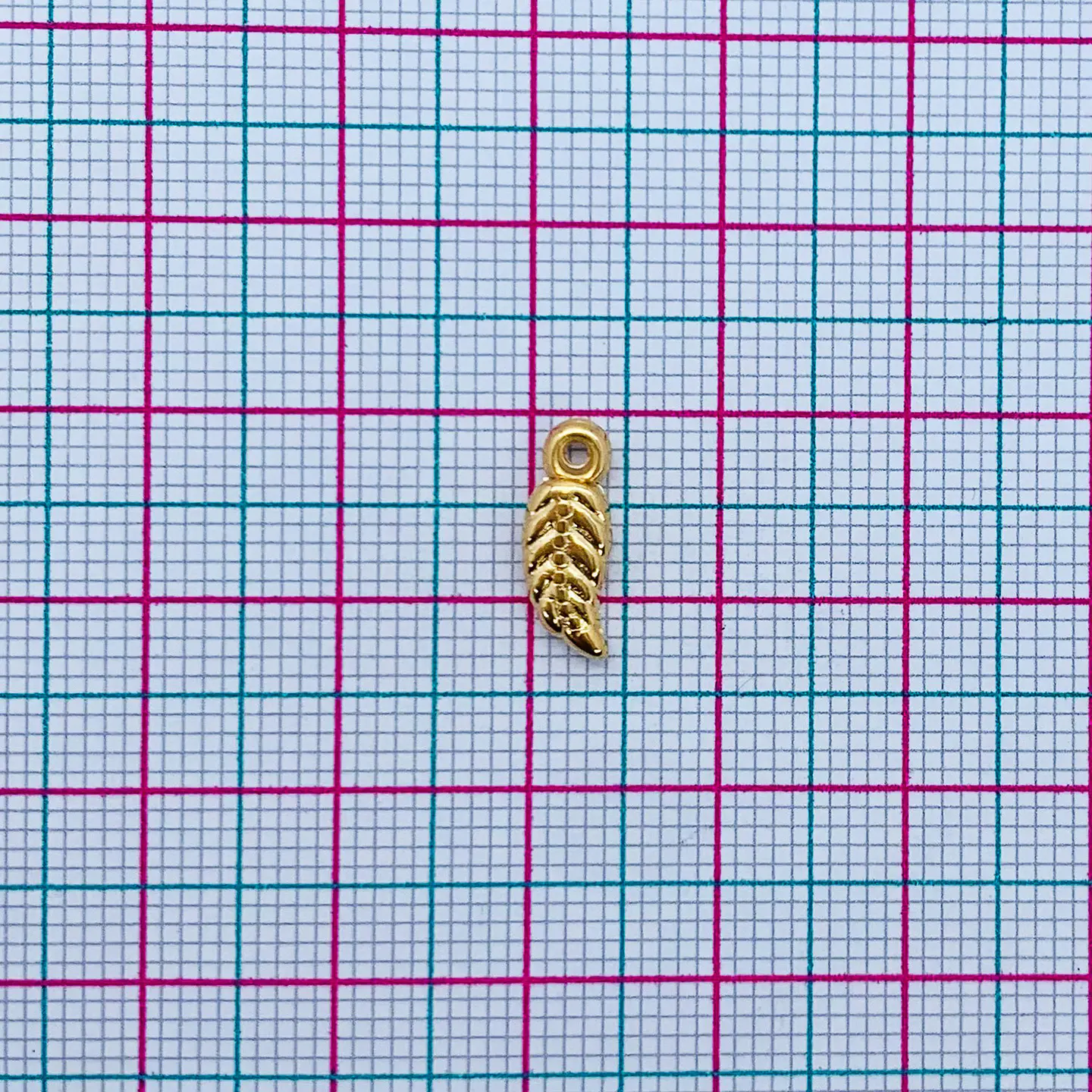 Mini Dije Pluma • Baño de Oro • 5x13 mm 2