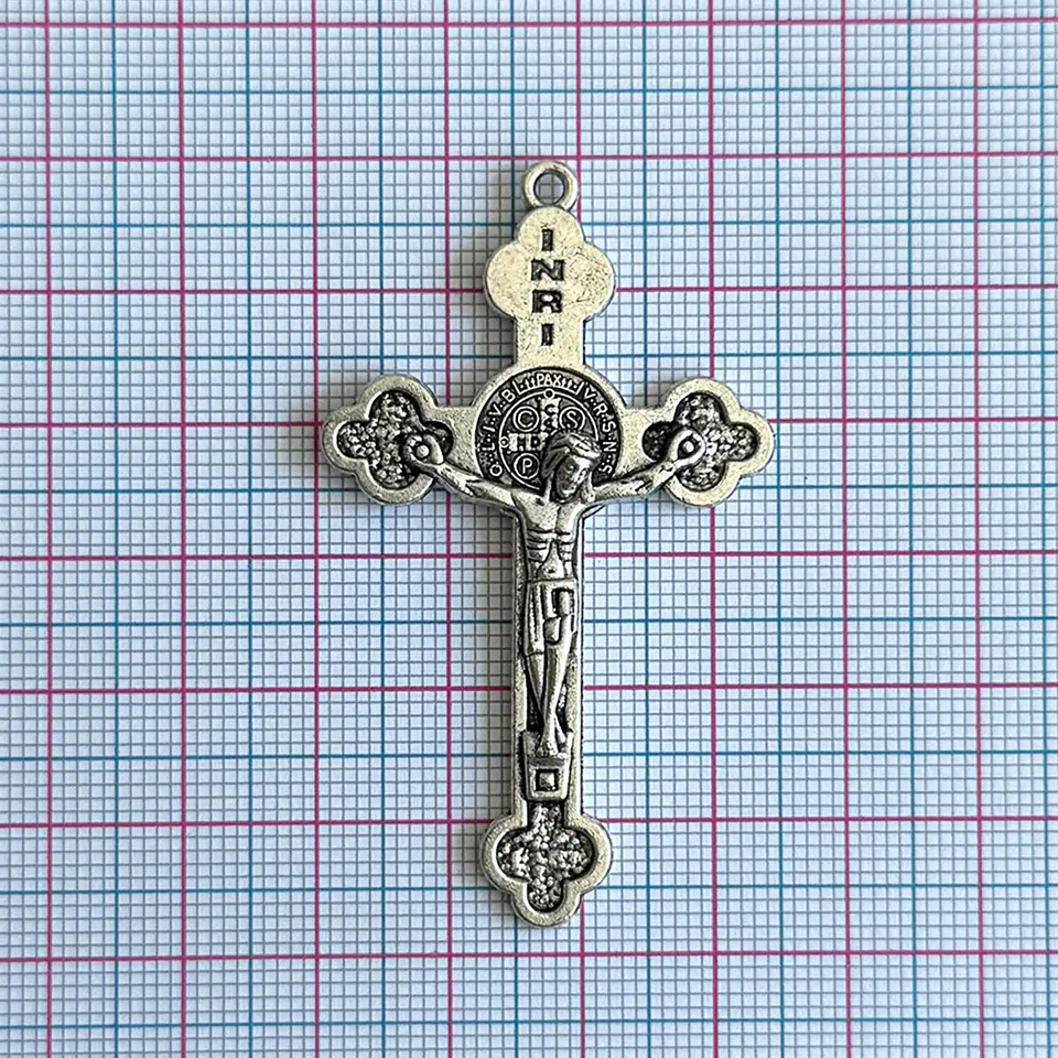 Dije Cruz de San Benito • Zamak • 35x58 mm 2