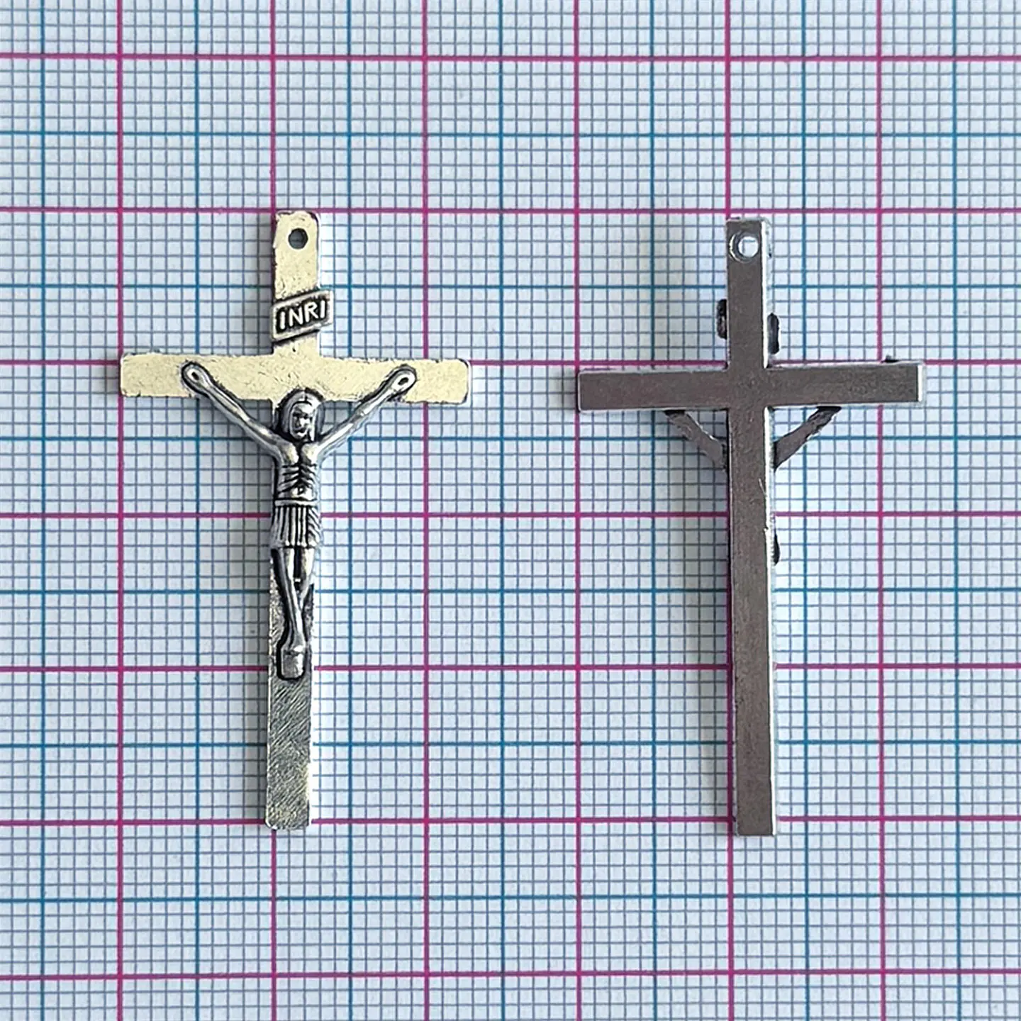 Dije Cruz Crucifijo Clásico • Zamak • 24x40 mm 2