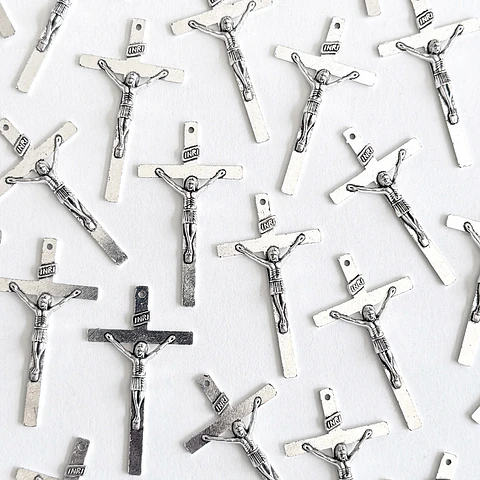 Dije Cruz Crucifijo Clásico • Zamak • 24x40 mm