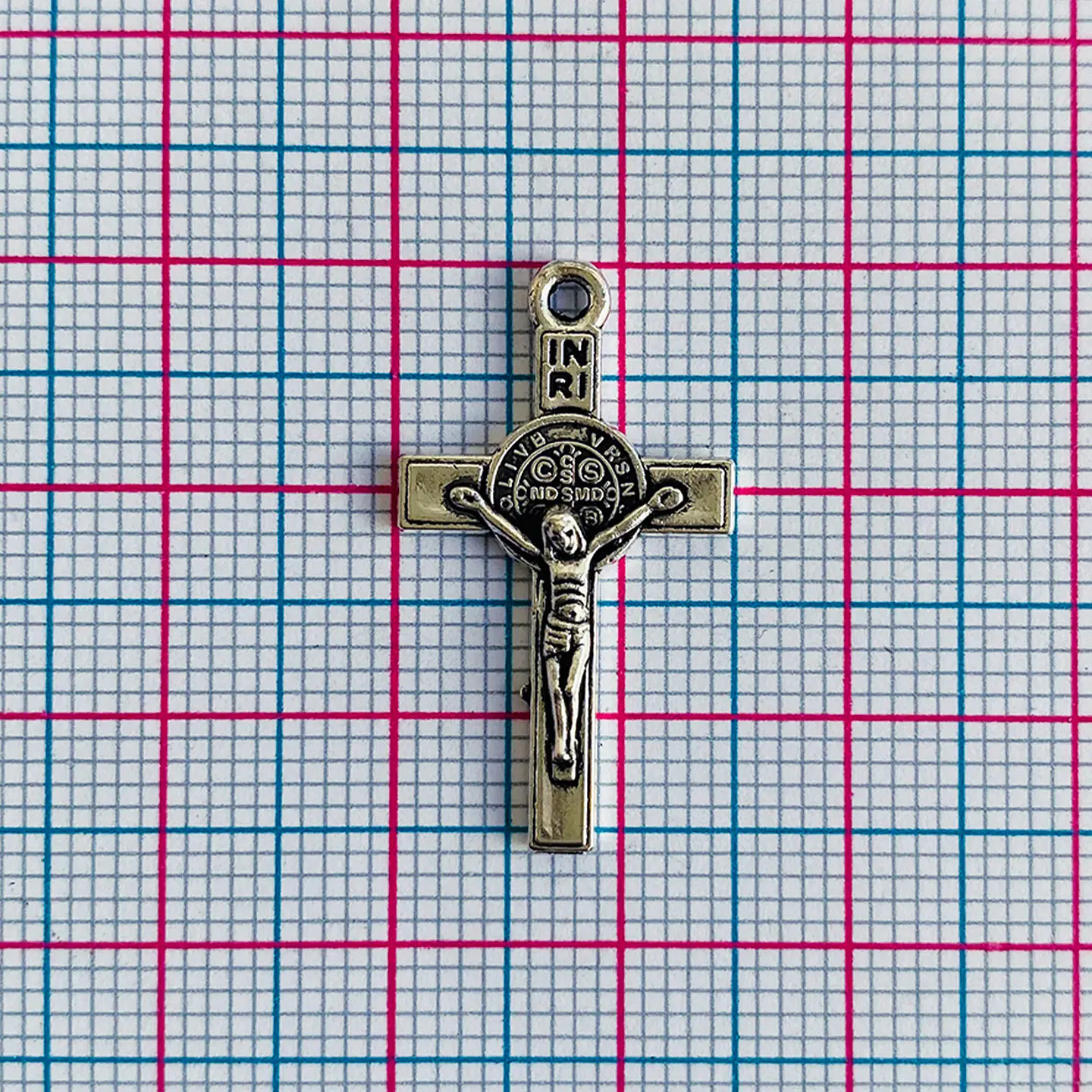 Dije Cruz San Benito Pequeña • Zamak • 15x25 mm 2