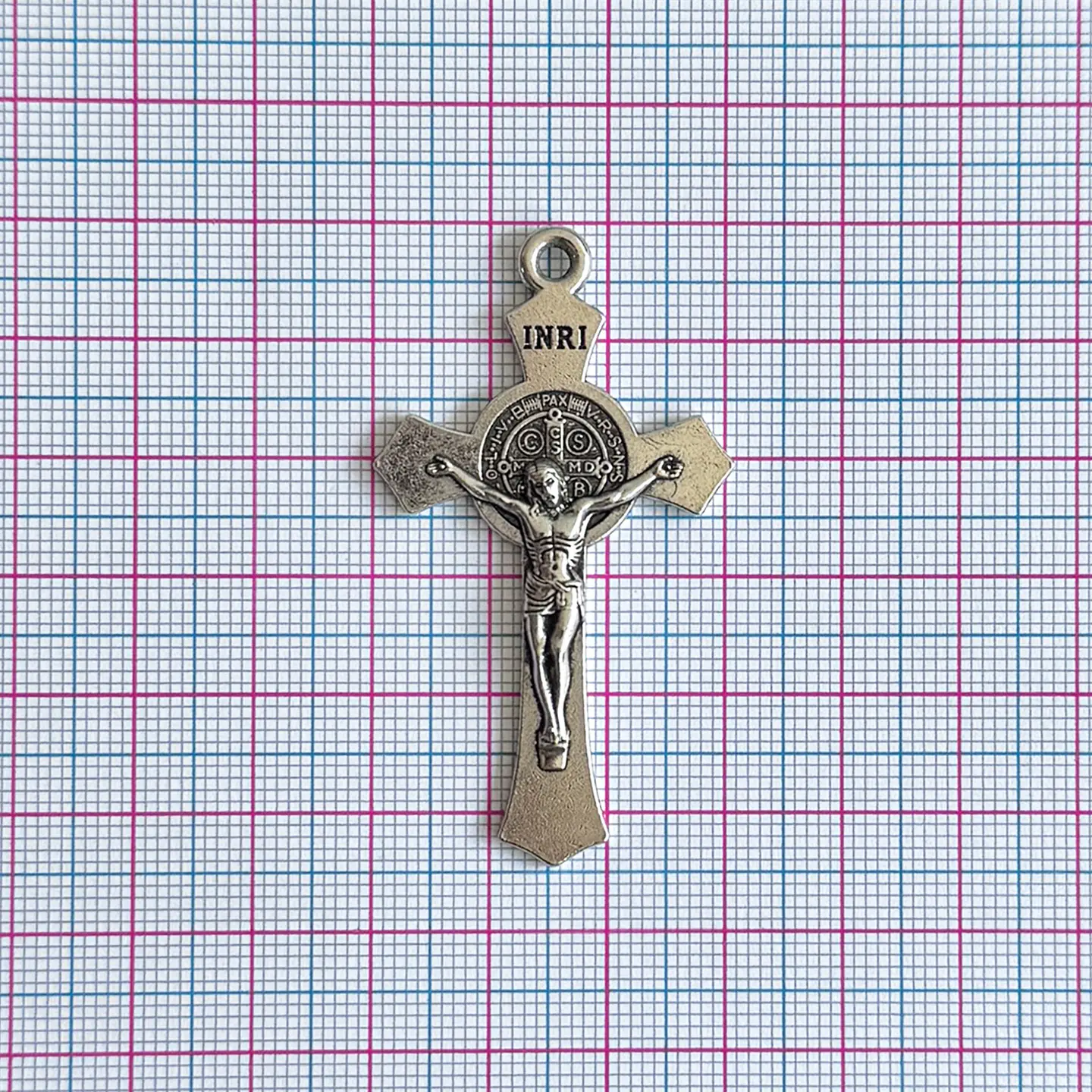 Dije Cruz San Benito Mediana • Zamak • 30x55 mm 2