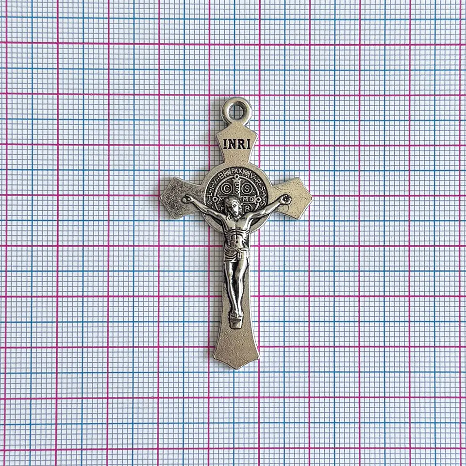 Dije Cruz San Benito Mediana • Zamak • 30x55 mm 2