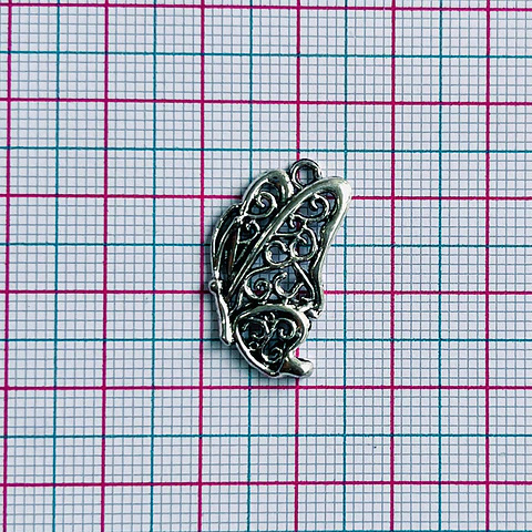Dije Mariposa Volando • Zamak • 25x15 mm