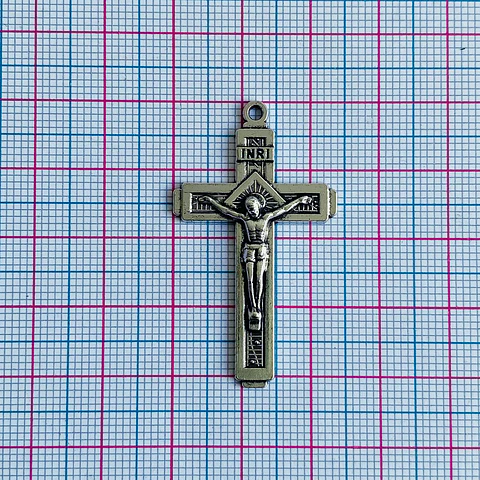 Dije Cruz San Benito Recto • Zamak • 24x42 mm