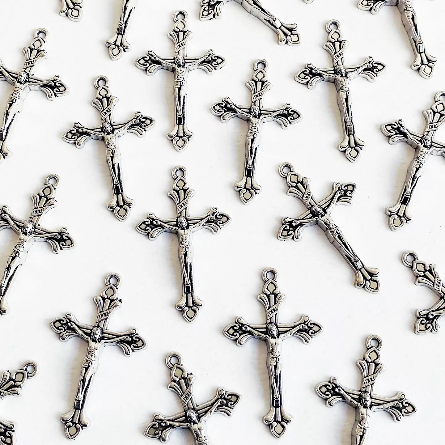 Dije Cruz Crucifijo Ornamentado • Zamak • 26x45 mm 1