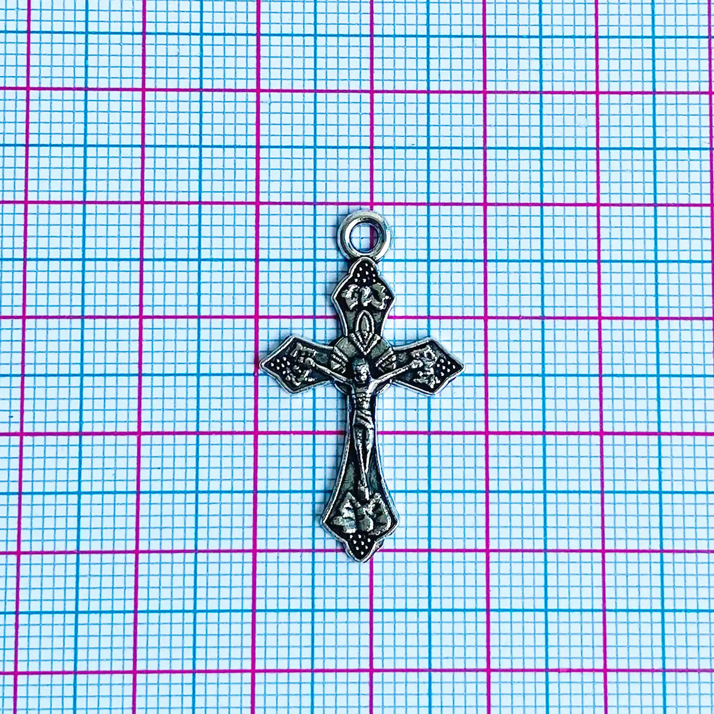 Dije Cruz Crucifijo Pequeña • Zamak • 18X30 MM 2