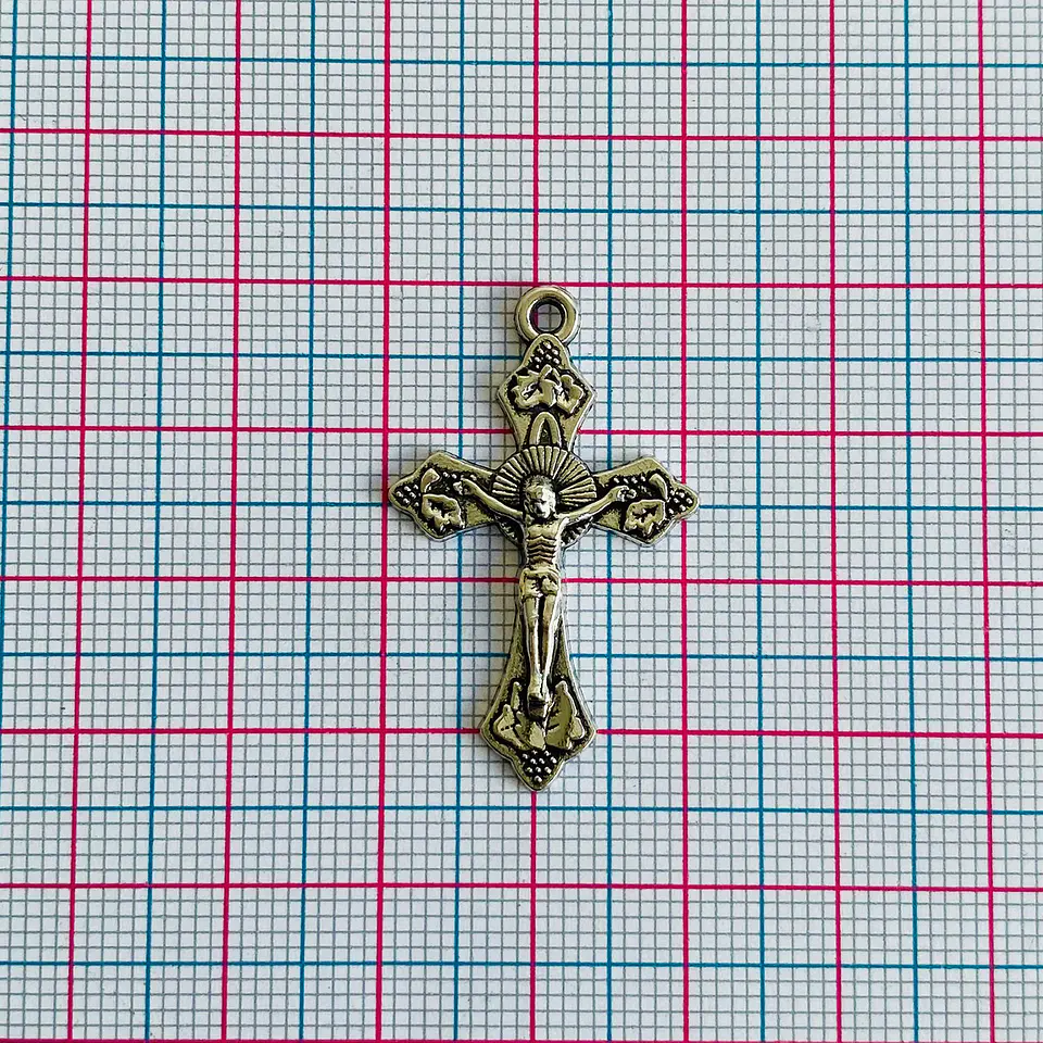 Dije Cruz Crucifijo con Detalles • Zamak • 20x34 mm 2