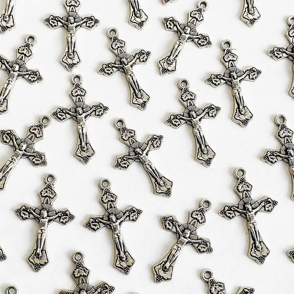 Dije Cruz Crucifijo con Detalles • Zamak • 20x34 mm 1