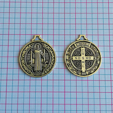 Dije Medalla San Benito Grande • Zamak • 34x38 mm