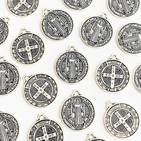 Dije Medalla San Benito Grande • Zamak • 34x38 mm