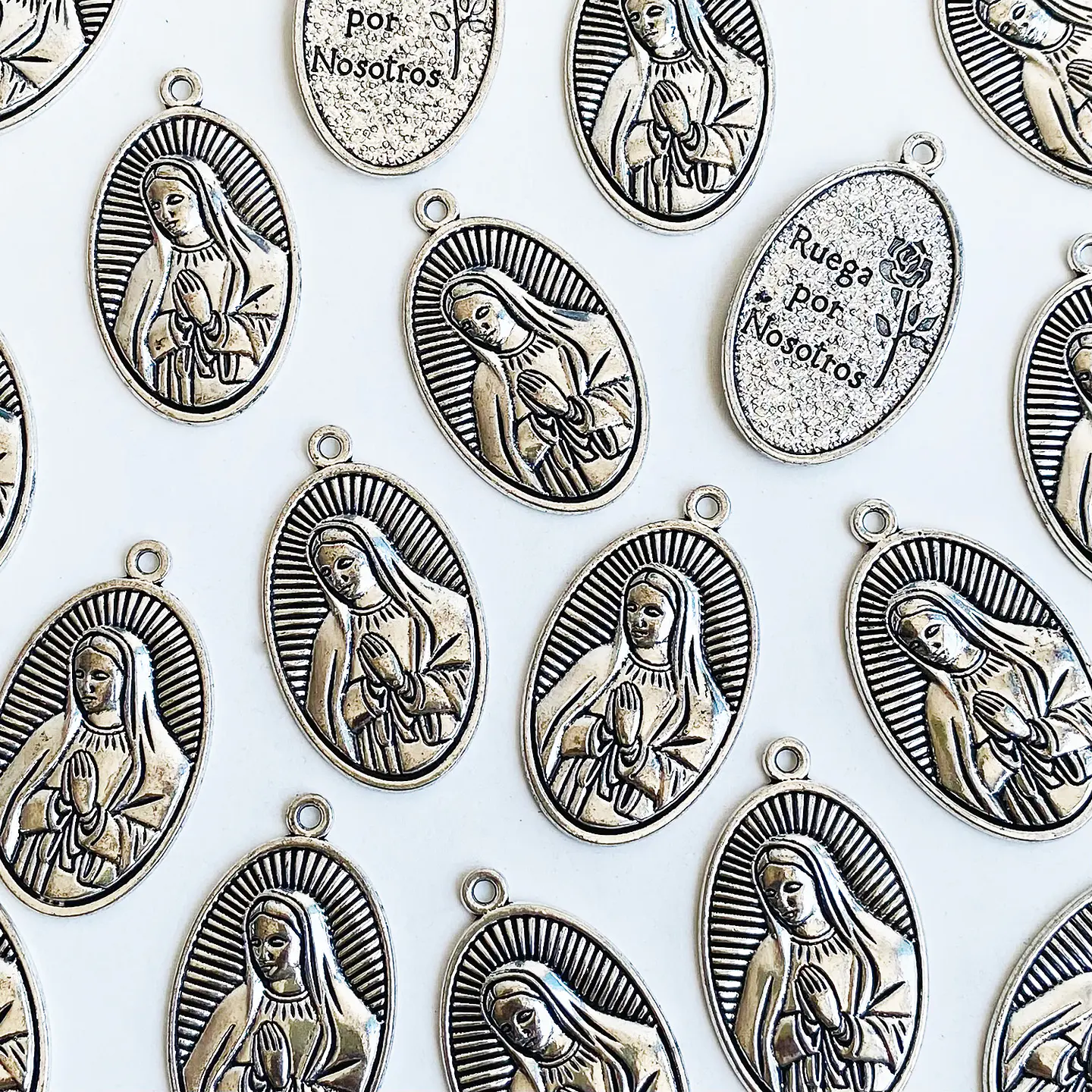 Dije Medalla Ovalada  Virgen de Guadalupe • Zamak • 25x46 mm 1