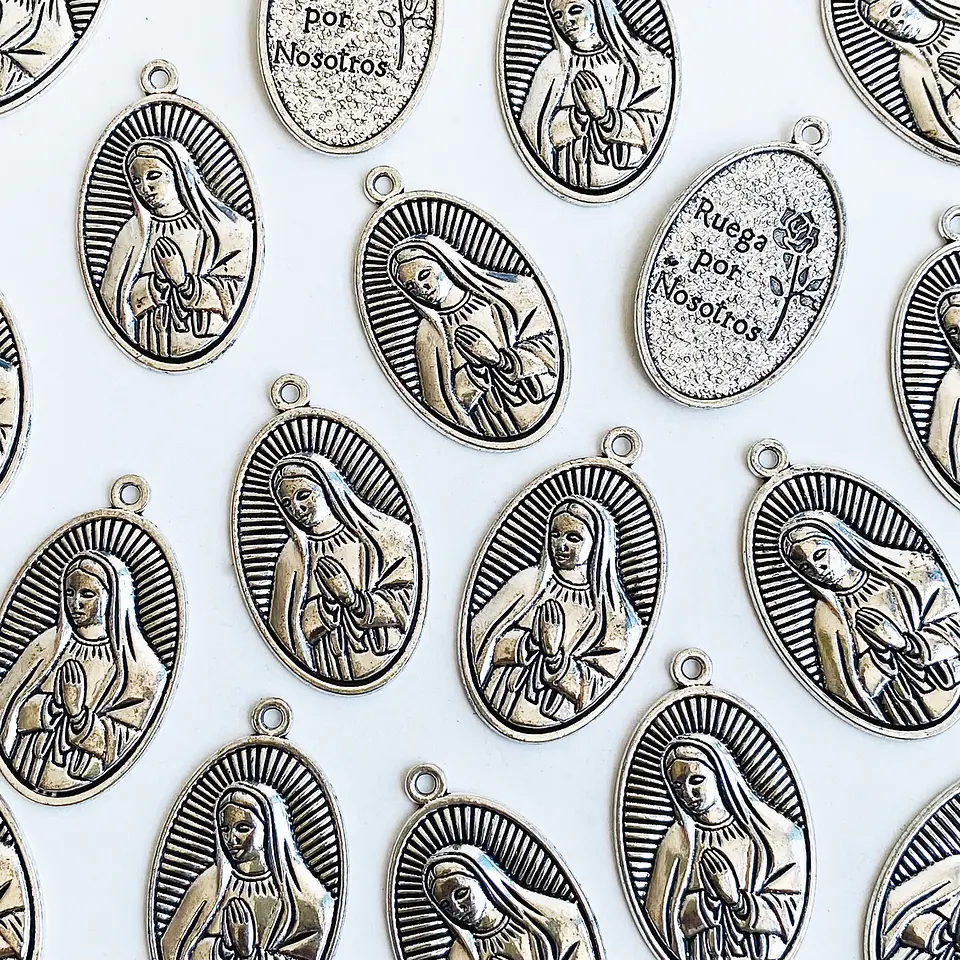 Dije Medalla Ovalada  Virgen de Guadalupe • Zamak • 25x46 mm 1