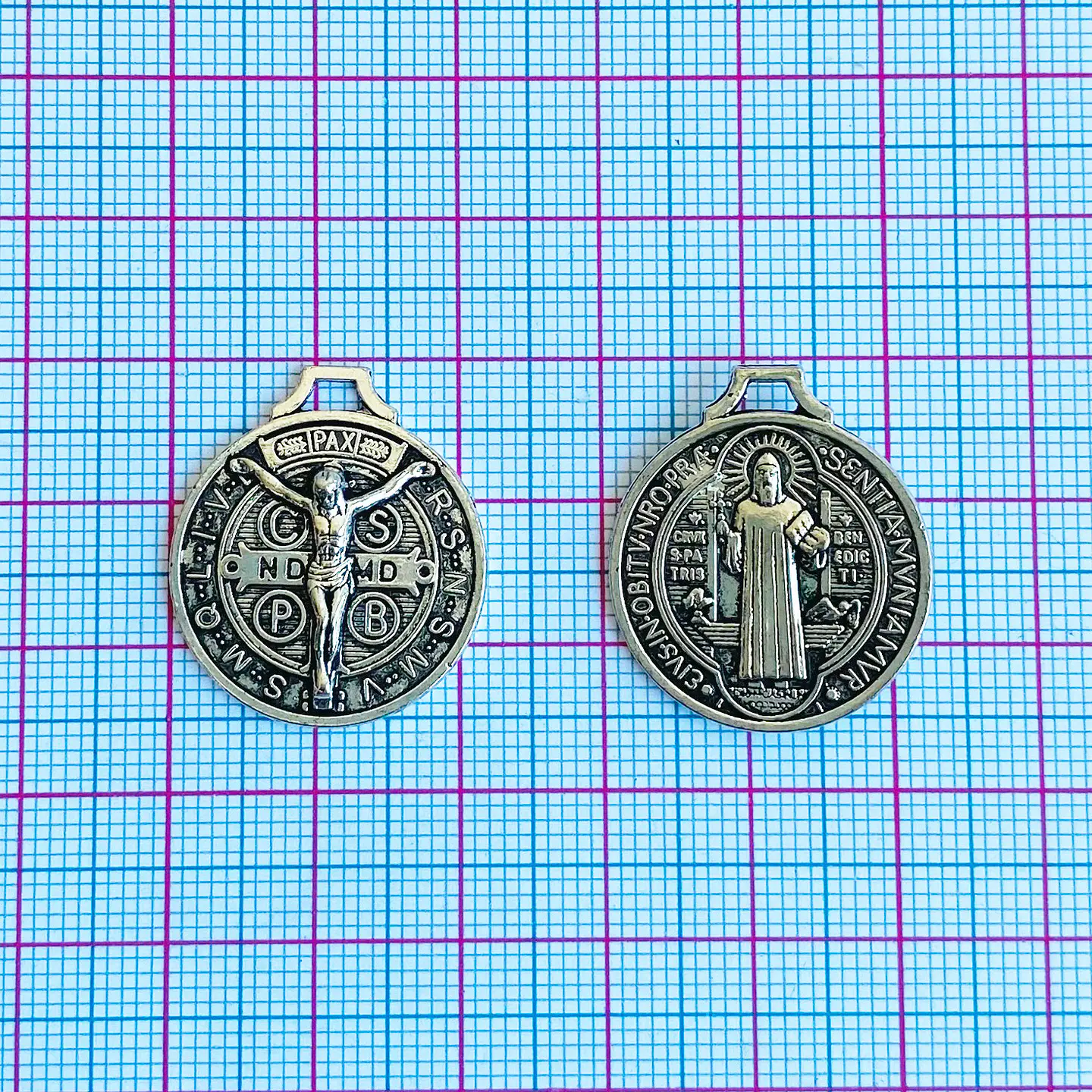 Dije Medalla Cruz San Benito • Zamak • 22x25 mm 2