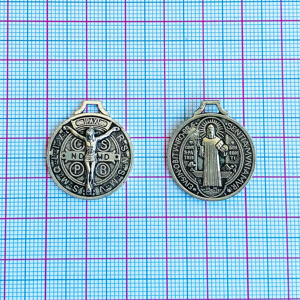 Dije Medalla Cruz San Benito • Zamak • 22x25 mm 2