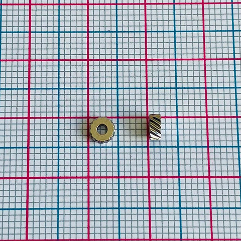 Separador Llanta Estriada Plateado • Acero • 4x4 mm